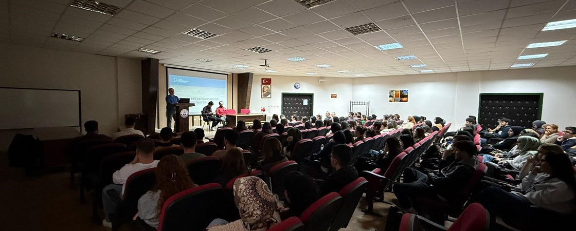 Fen-Edebiyat Fakültesi'nde TEKNOFEST ve Yarışmalar Koordinatörlüğü Tanıtım Etkinliği Gerçekleştirildi!